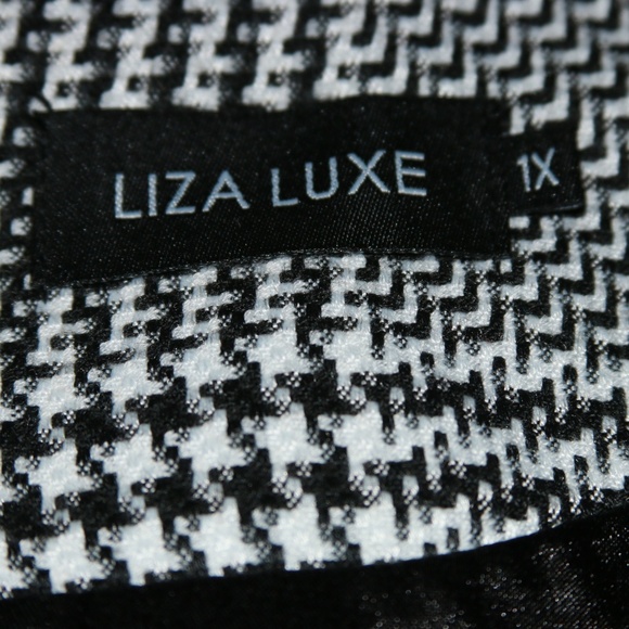 Elegant Black and White Midi Dress - Picture 7 of 8